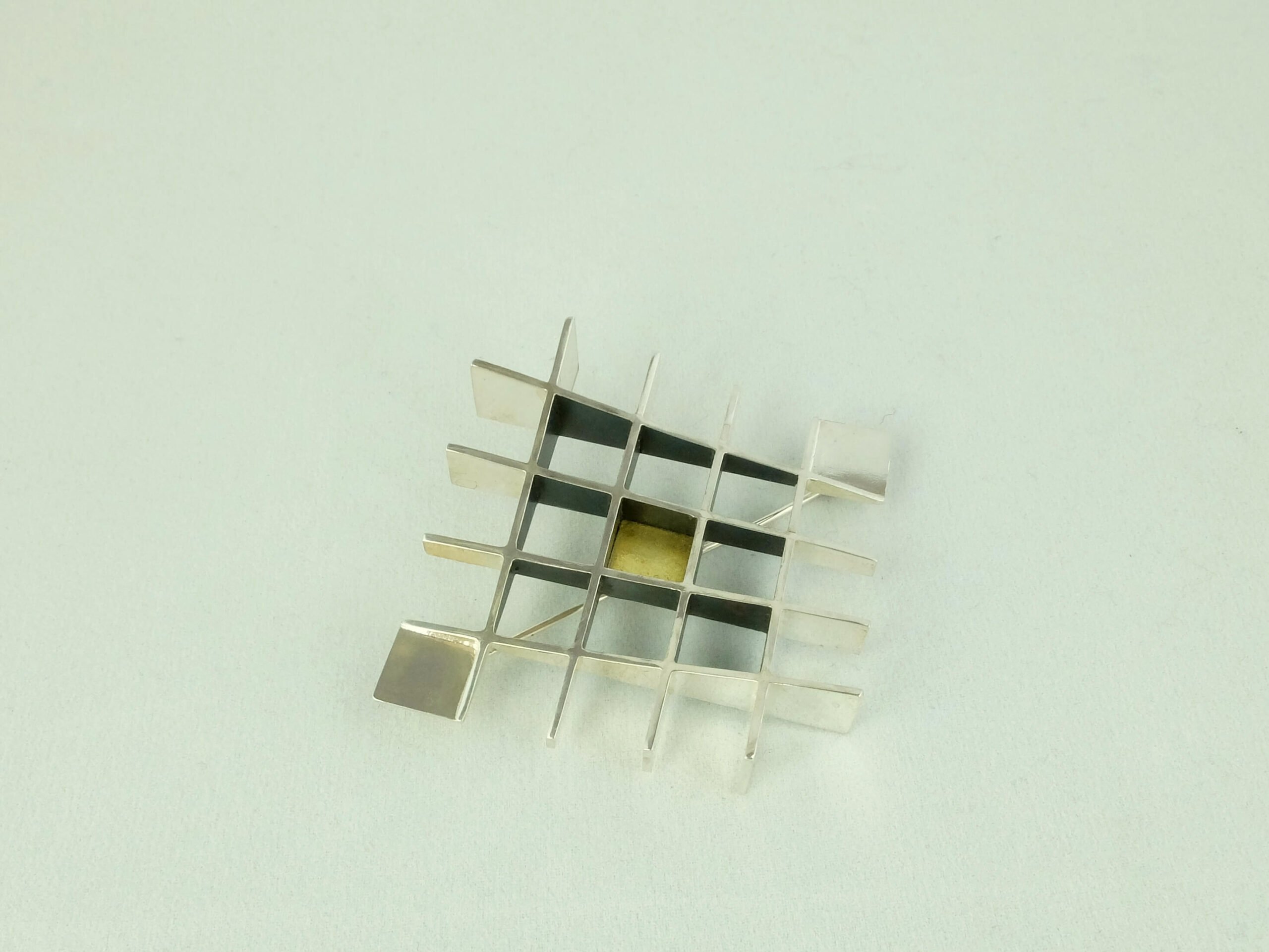 Broche raster met gouden hart 2