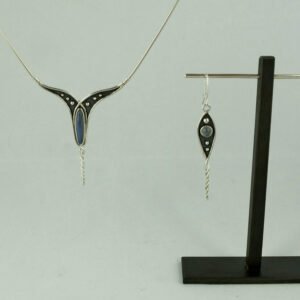 Hanger en oorbellen met maansteen