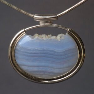 Hanger met kant-agaat