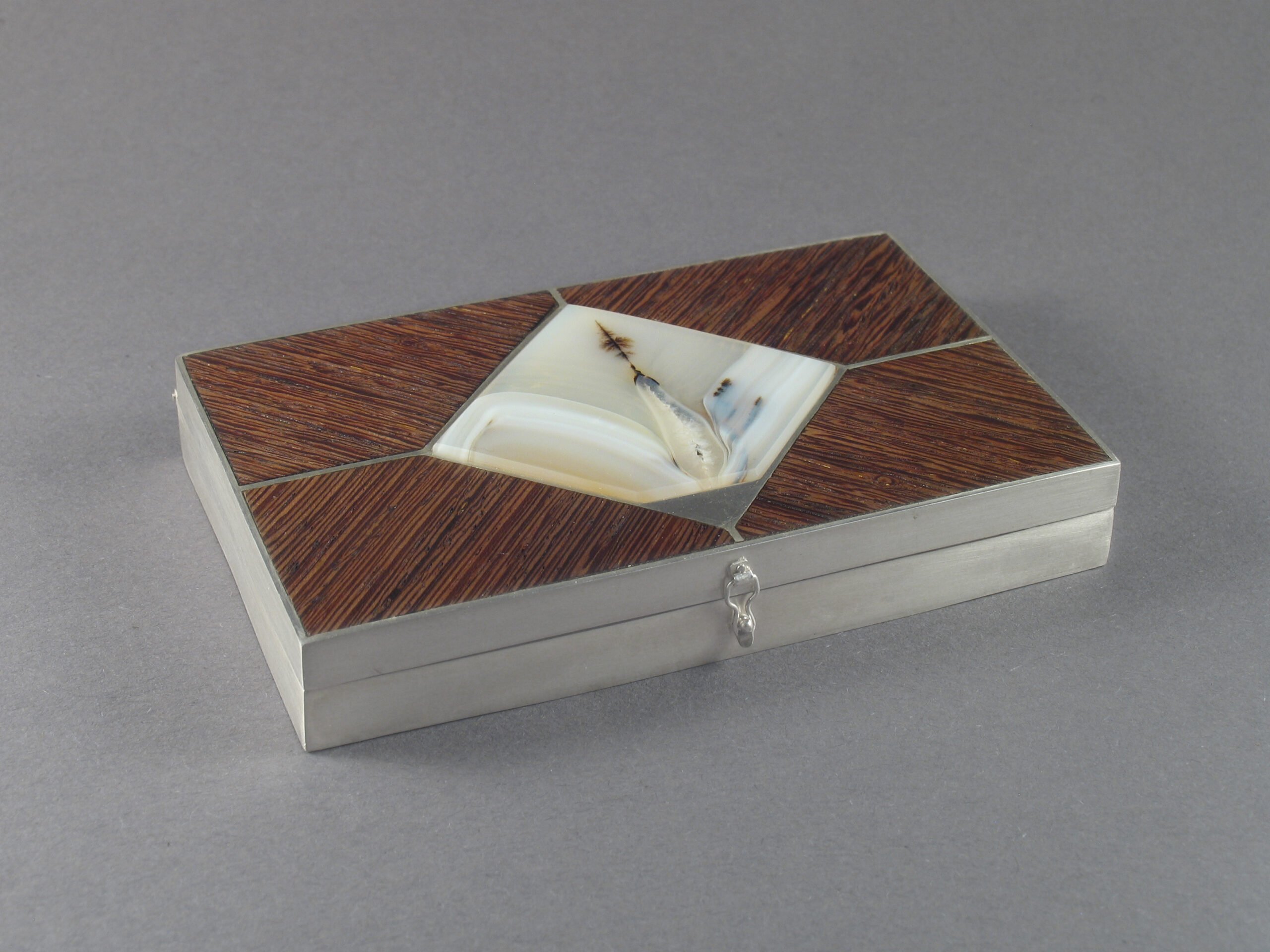 Doosje zilver met hout en agaat